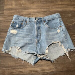 Levi’s 501 Button Size 28 Fly Distressed Denim Women Shorts Trendy Spring Break
